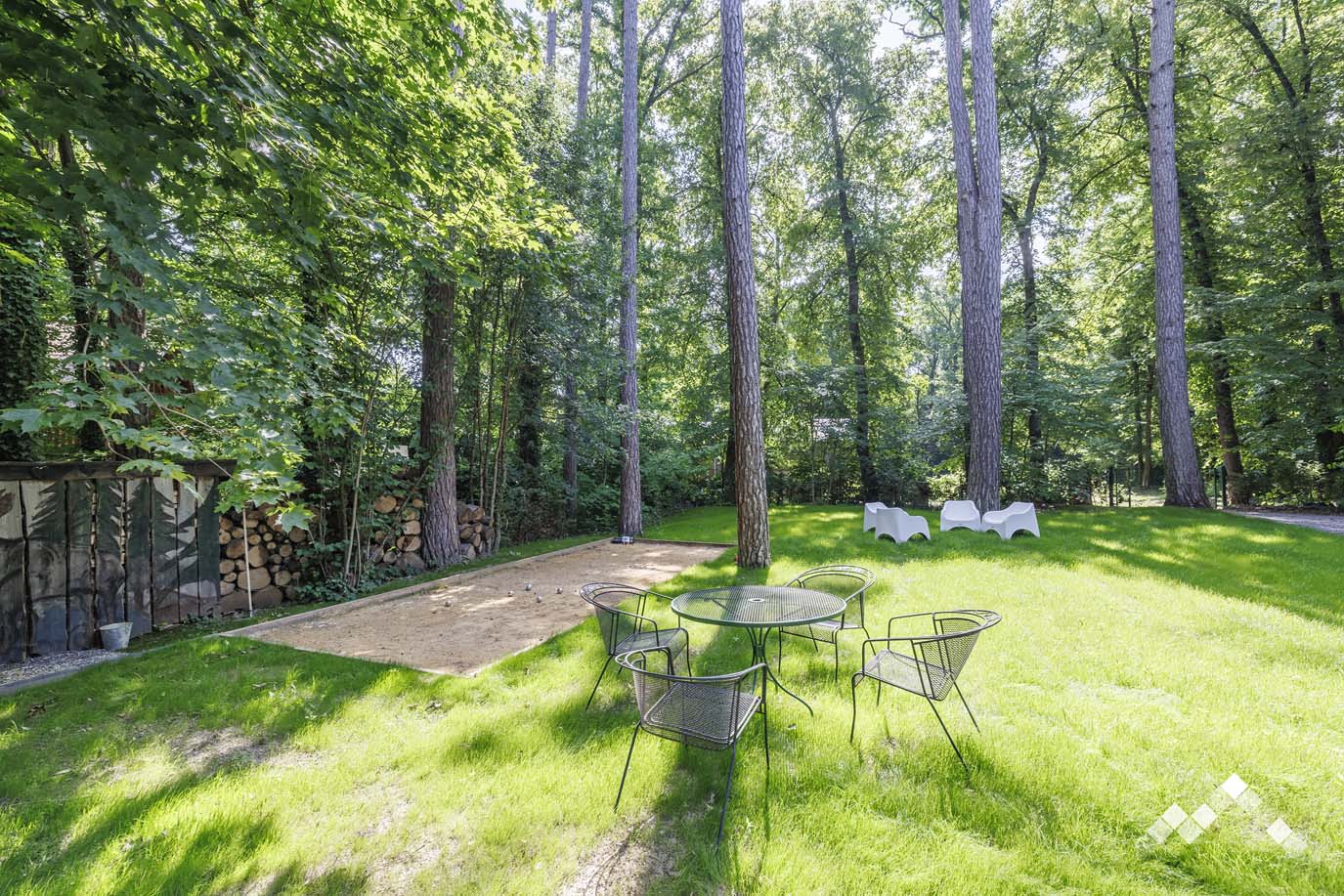 Vue sur le jardin du chalet la parenthèse.